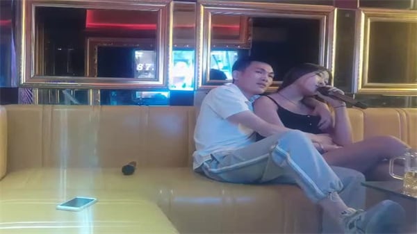 怨种探花KTV啪啪骚气美女
