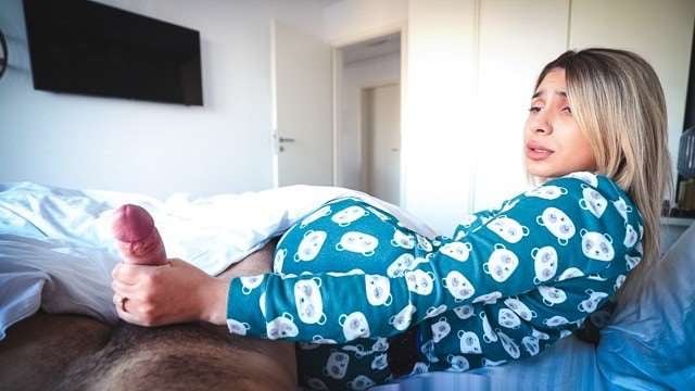 [JennyLux] 后妈与干儿酒店同床，骚穴被干到喷水